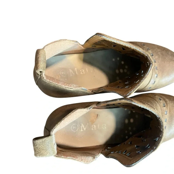 Mata Vegan Leather Laser Cut Bootie Size 7 - Picture 4 of 6